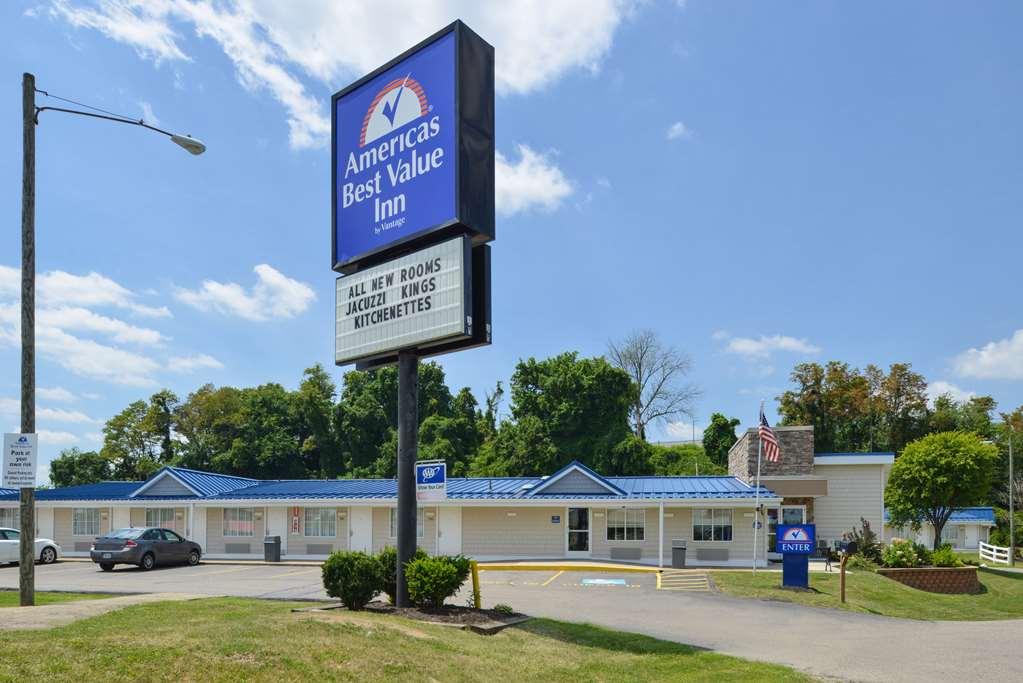 Americas Best Value Inn & Suites St Clairsville Wheeling St. Clairsville Exteriör bild
