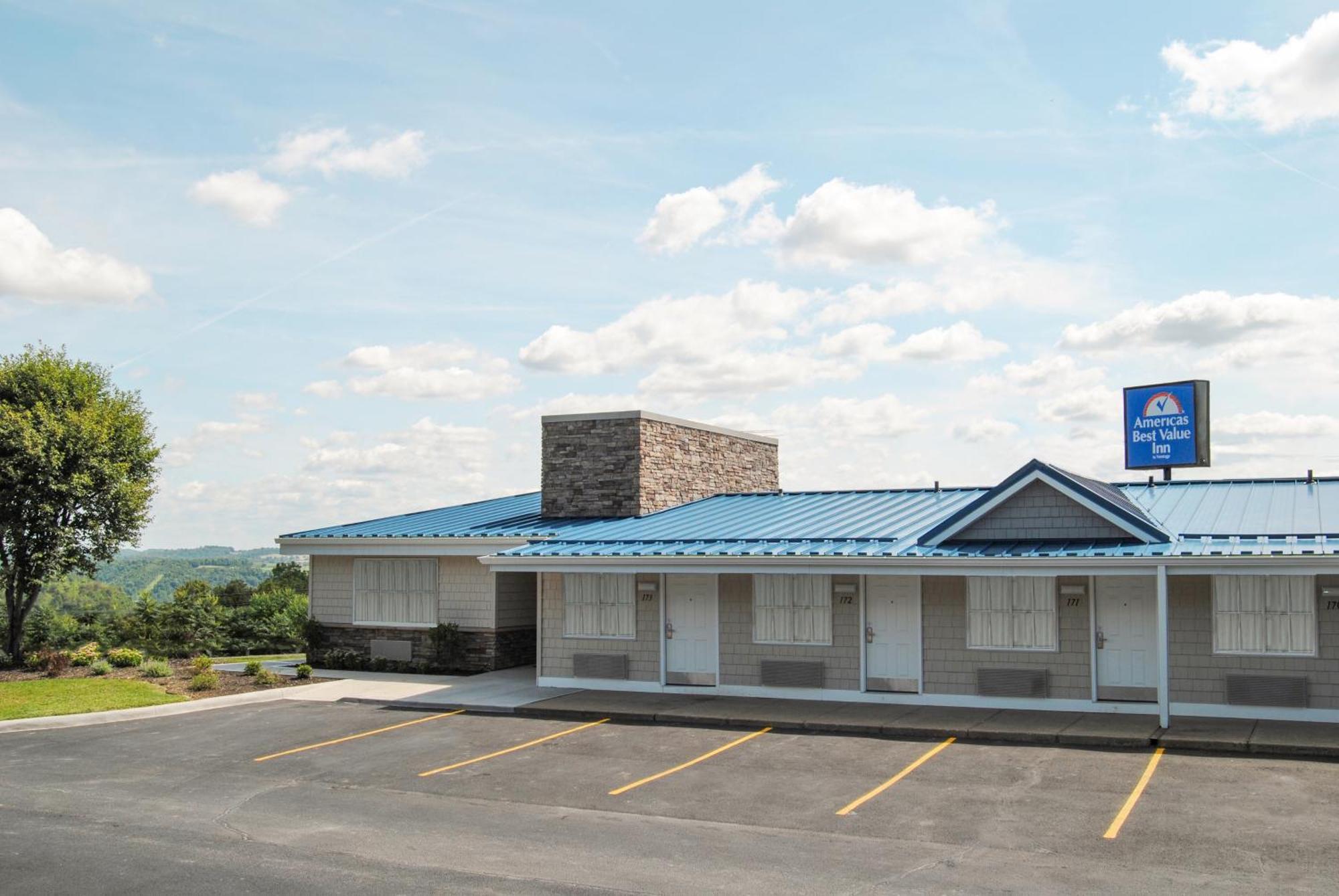 Americas Best Value Inn & Suites St Clairsville Wheeling St. Clairsville Exteriör bild
