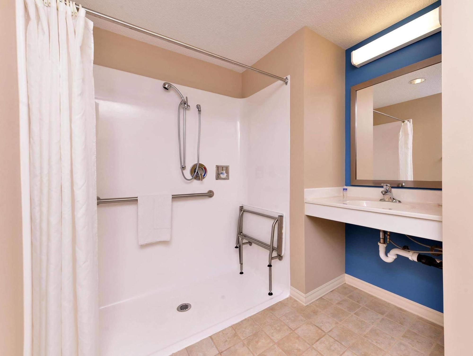 Americas Best Value Inn & Suites St Clairsville Wheeling St. Clairsville Exteriör bild